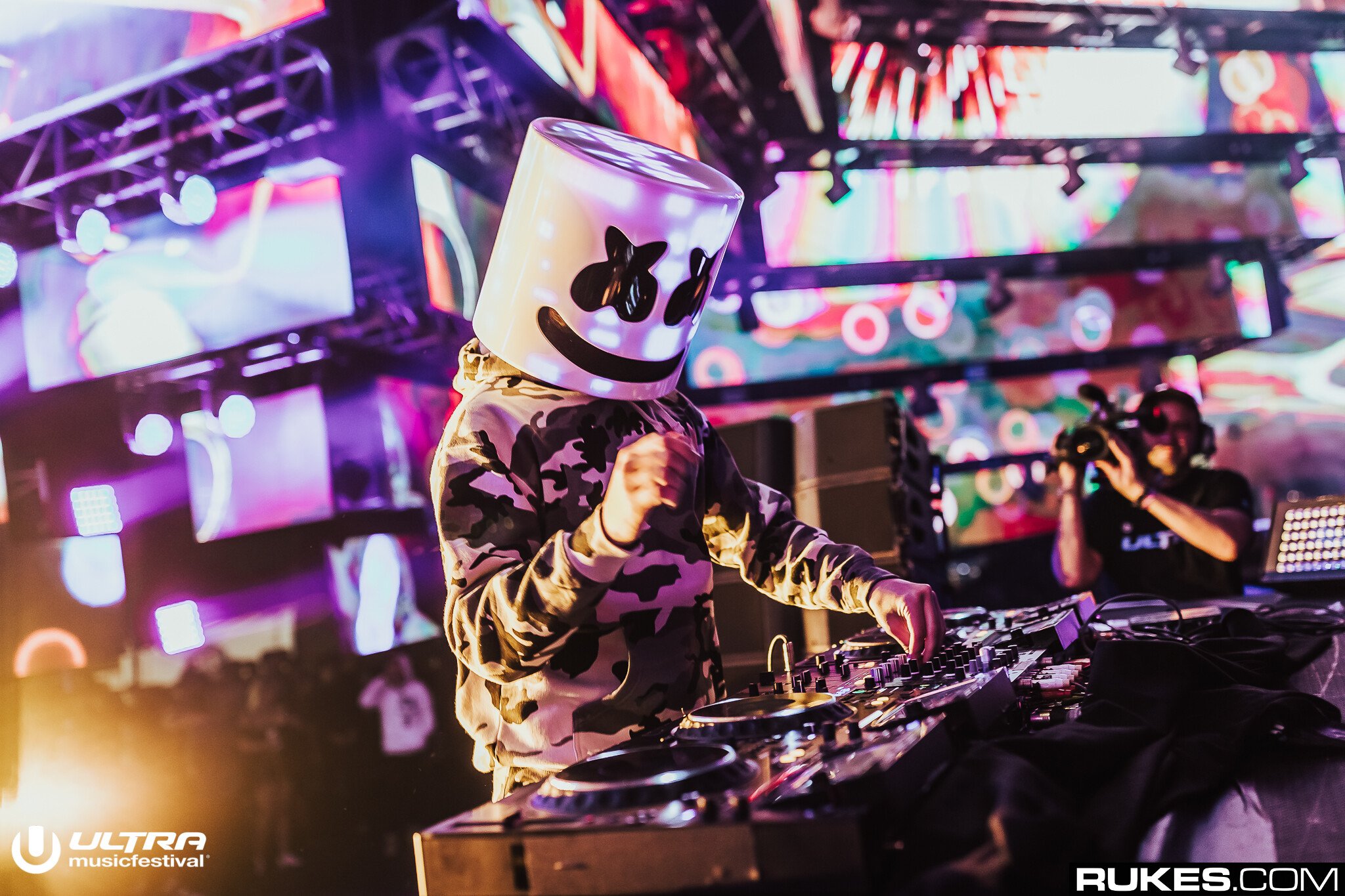 Marshmello Opens His Lollapalooza Set With New Ray Volpe Collab [WATCH]